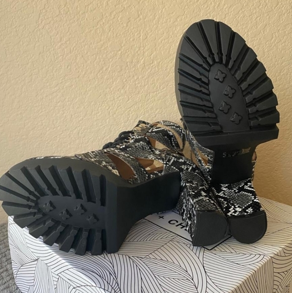 CHASE+CHLOÉ Snakeskin Heeled Combat Platform Shoes New In Box - Picture 6 of 7